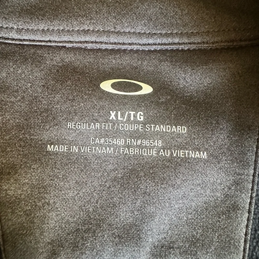 Men’s Oakley Range 2.0 Golf Vest - Picture 2 of 5